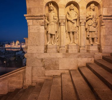 BUDAPEST, HUNGARY - 21 Kasım 2020: 21 Kasım 2020 'de Macaristan' ın Budapeşte kentindeki Balıkçı Kalesinin Koruyucuları.