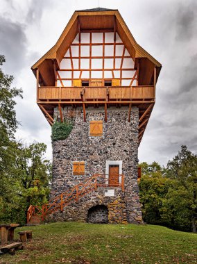 Macaristan 'ın Bujk kentinde sonbaharda ünlü bir Sasbrc gözcüsü