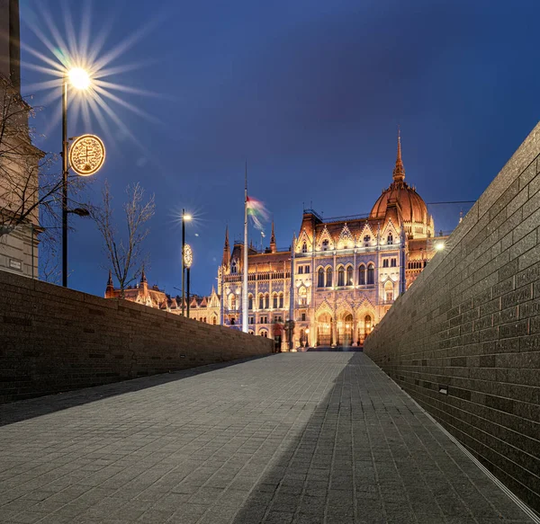 Budapest Ungern December 2020 Nattutsikt Över Det Ungerska Parlamentet Den — Stockfoto