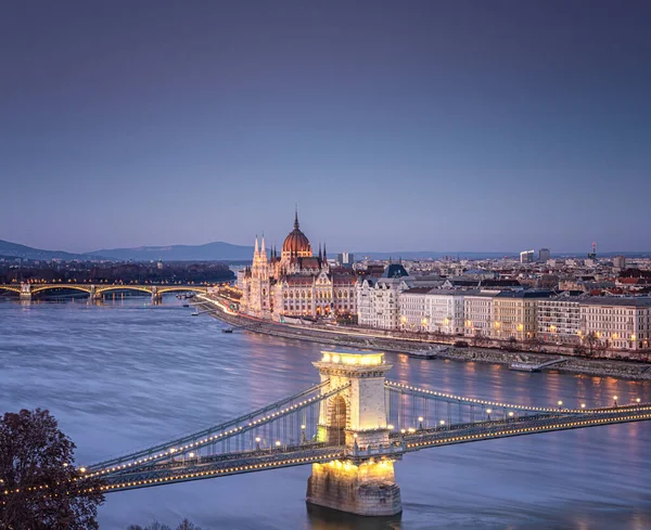 Θέα Στη Διάσημη Γέφυρα Της Αλυσίδας Βουδαπέστη — Φωτογραφία Αρχείου