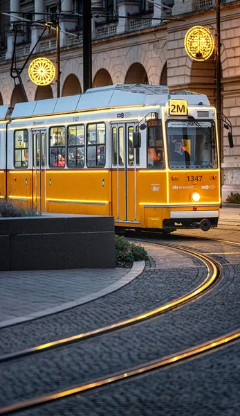 Budapest Hungría Diciembre 2020 Tranvía Amarillo Iluminado Budapest —  Fotos de Stock