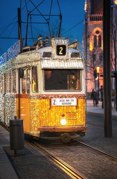 Будапест Хангария Декабря 2020 Иллюминированный Желтый Трамвай Будапеште — стоковое фото