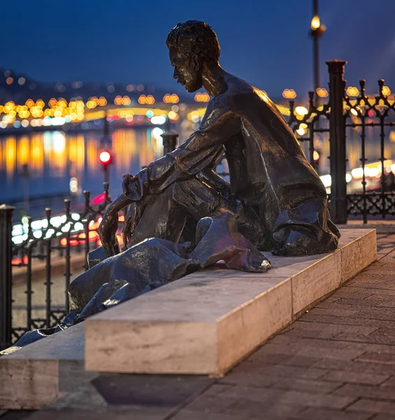 Budapest Hungary December 2020 Jzsef Attila Statue Riverbank Budapest Hungary — Stock Photo, Image