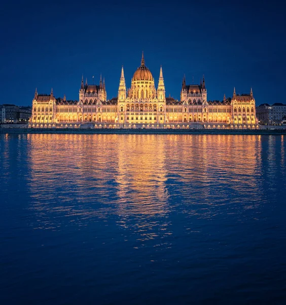 Budapest Ungern Januari 2020 Ungerns Berömda Parlament Natten — Stockfoto