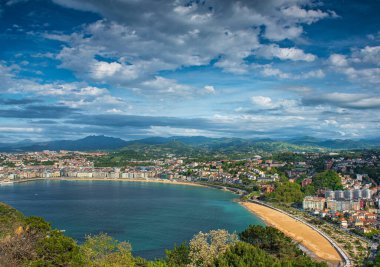 İspanya, San Sebastian plajını seyret.