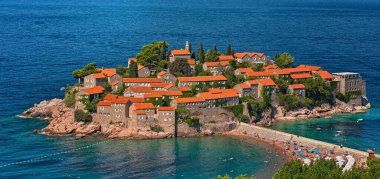 Karadağ 'ın Sveti Stefan kentinin manzarası