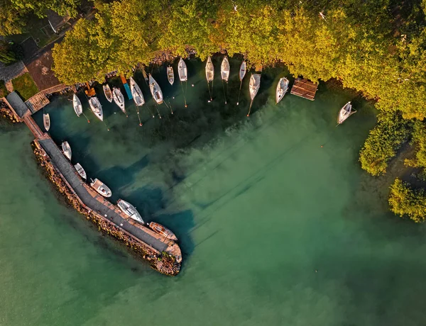 Vista Aérea Porto Com Veleiros Lago Balaton Hungria — Fotografia de Stock