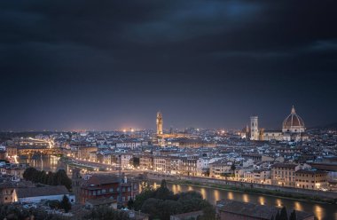 Floransa, İtalya 'da gece manzarası