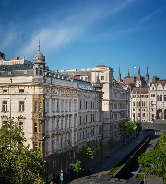 Budapest Maďarsko Května 2021 Pohled Domy Ulici Alkotmny Budapešť — Stock fotografie