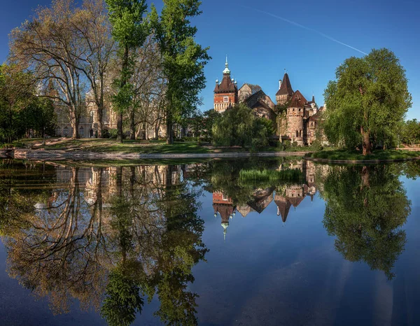 Blick Auf Das Schloss Vajdahunyad Stadtpark Der Ungarischen Hauptstadt Budapest — Stockfoto