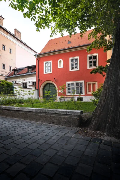 ブダペストの旧市街 城内の素敵な中世の家 — ストック写真