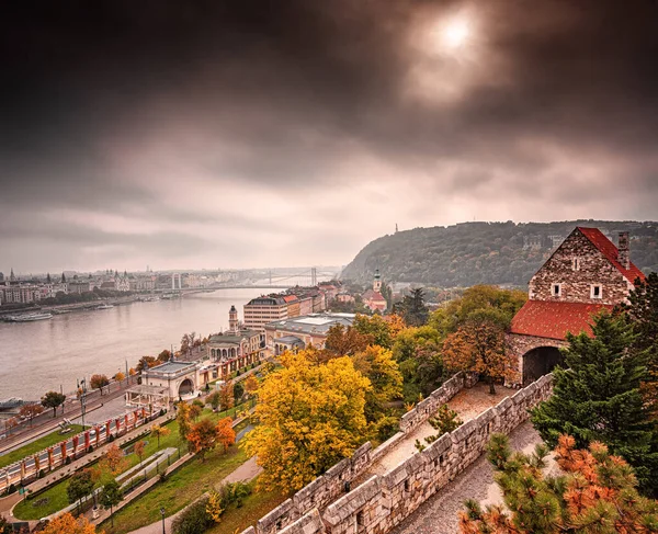 Foggy Autumnal Scene Budapest Hungary — Fotografia de Stock