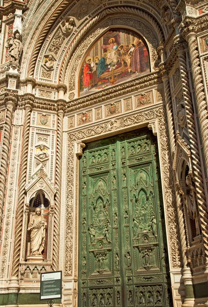 Florenz auf der Piazza del Duomo — Stockfoto