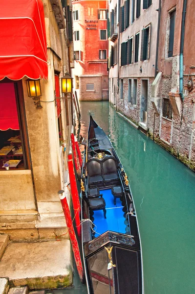 Narrow canal with boat — Stock Photo, Image