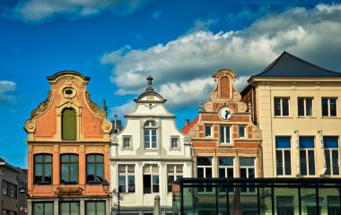 bruges içinde renkli binalar