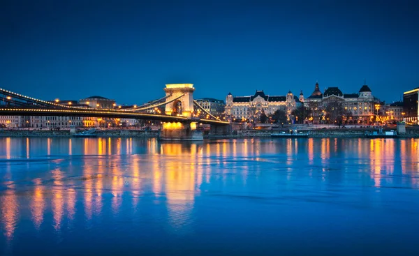 Kettingbrug in Boedapest, Hongarije — Stockfoto