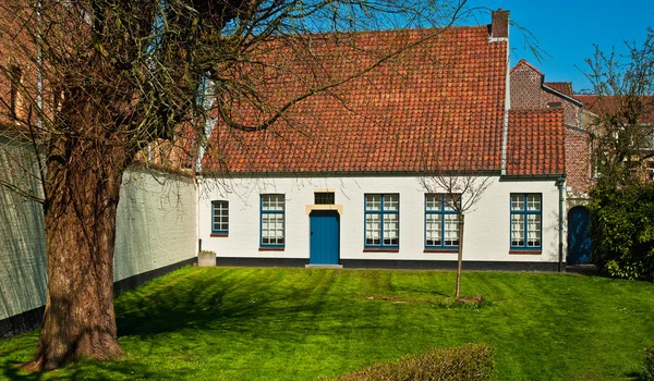 Trevligt hus i Brugge — Stockfoto