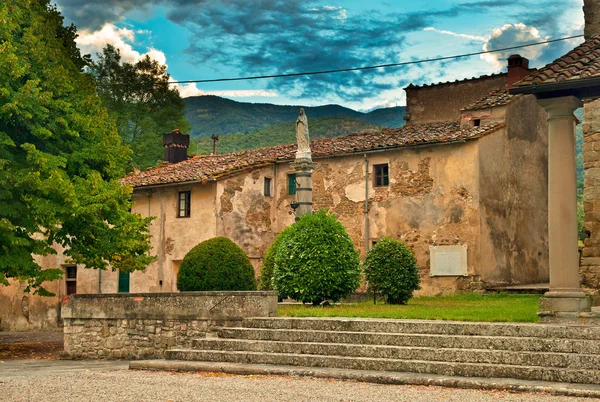 Maison rurale en automne — Photo