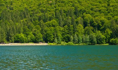 Yaz aylarında güzel göl