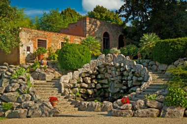 eski taş merdivenle