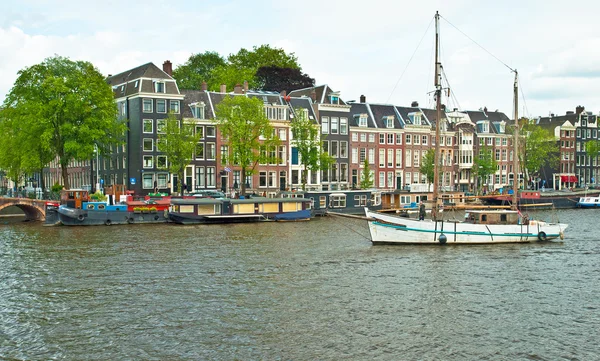 Canal with houses on water — Stock Photo, Image