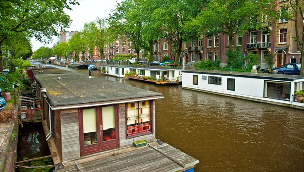 Canal with houses on water — Stock Photo, Image