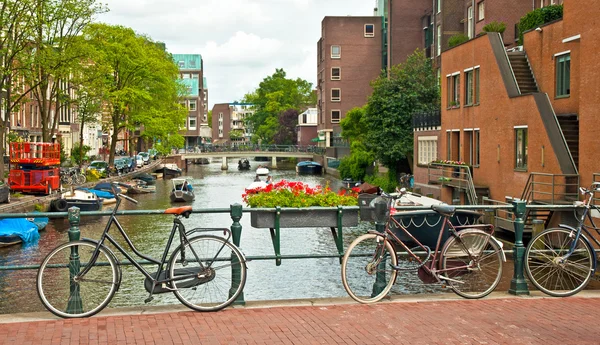 Typisches stadtbild von amsterdam — Stockfoto