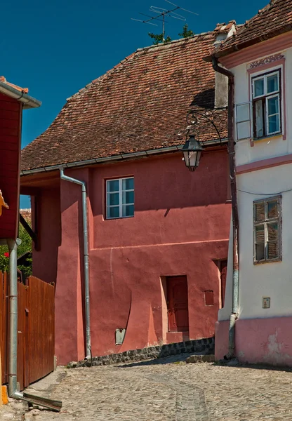 Casas en el casco antiguo de Sighioara — Foto de Stock