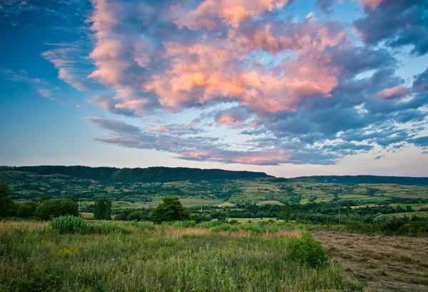 Bel tramonto nuvoloso — Foto Stock