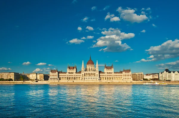 Famoso Parlamento ungherese — Foto Stock