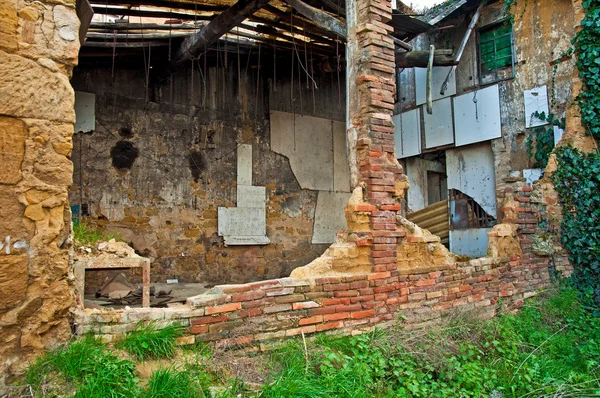 Ruins of old house — Stock Photo, Image