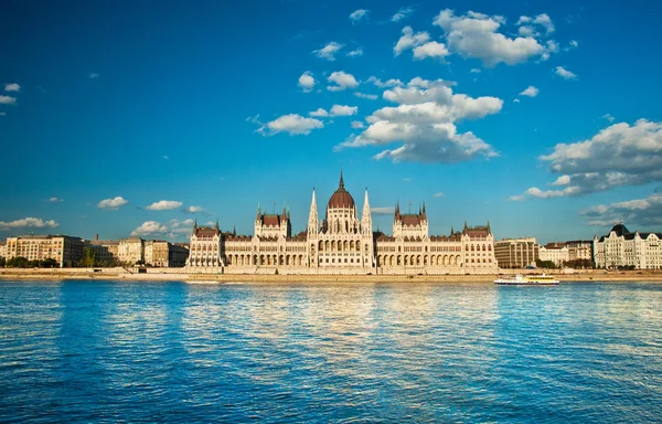 Famoso Parlamento ungherese — Foto Stock