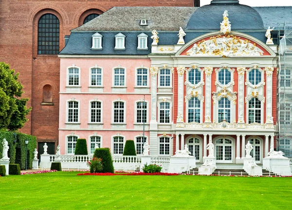 Voliči palác a zahrada — Stock fotografie