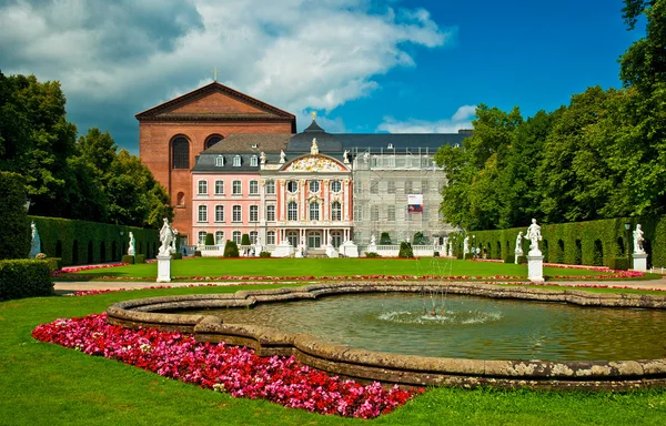 Voliči palác a zahrada — Stock fotografie