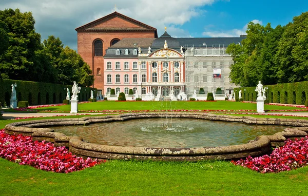 Voliči palác a zahrada — Stock fotografie