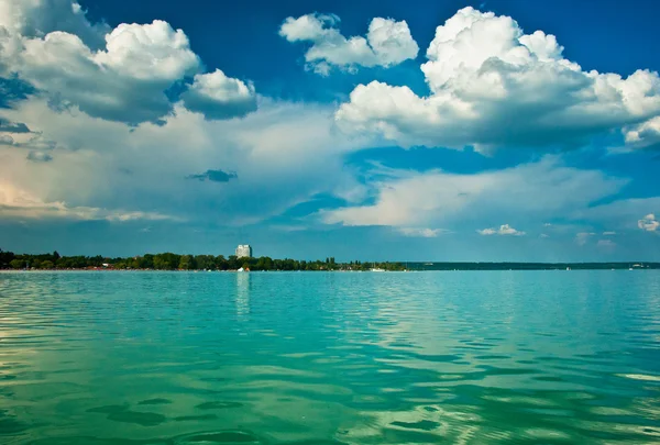 Balatonsjön under solig dag — Stockfoto