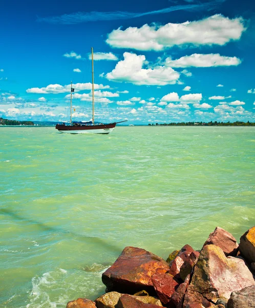 Vacker båt på Balaton — Stockfoto