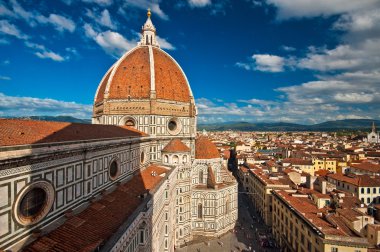 piazza del Duomo harika gökyüzü renkleri
