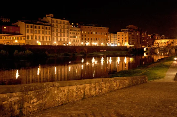 Ponte vecchio i Florens på natten — Stockfoto