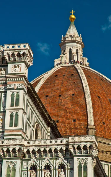 Maravilhosas cores do céu na Piazza del Duomo — Fotografia de Stock
