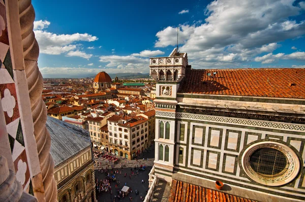 Nádherné nebe barvy v piazza del duomo — Stock fotografie