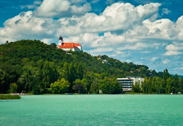 Tihany abbey on hill — Stock Photo, Image