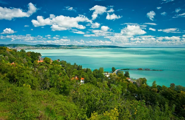 Schöne sommerliche Meereslandschaft — Stockfoto