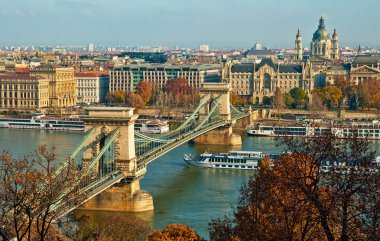 Budapeşte'de zincir köprü üzerinde güzel görünüm