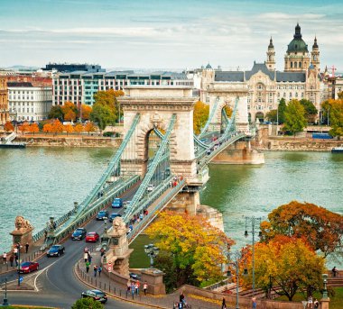 Budapeşte'de zincir köprü üzerinde güzel görünüm