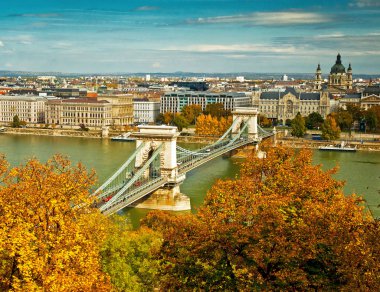 Budapeşte'de zincir köprü üzerinde güzel görünüm