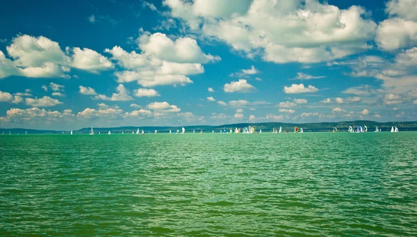 Ljusa levande Balatonsjön — Stockfoto