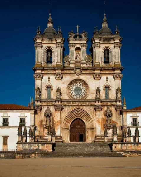 Utsidan av medeltida Alcobaça-klostret — Stockfoto