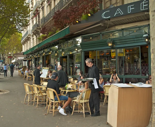 Typische bar in de oude stad van Parijs — Stockfoto