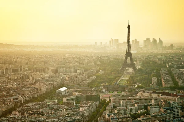 Eiffelturm in Paris bei Sonnenuntergang — Stockfoto